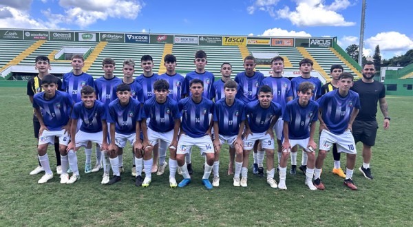 Escolinha da Chape de Dionísio Cerqueira é campeã na categoria Sub-15; a vitória foi nos pênaltis