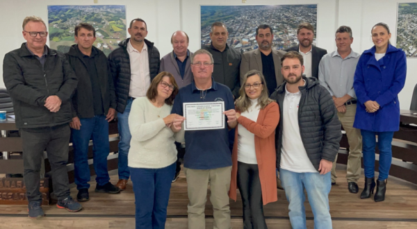 Ivair Rosa é homenageado pelo poder legislativo pelos 36 anos prestados ao poder judiciário