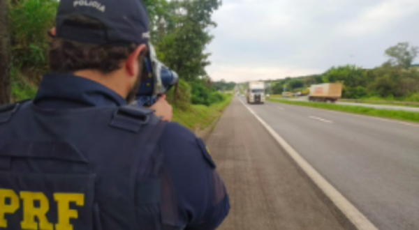 Mais de 1.000 multas por hora são registradas nas rodovias federais; a maioria por velocidade