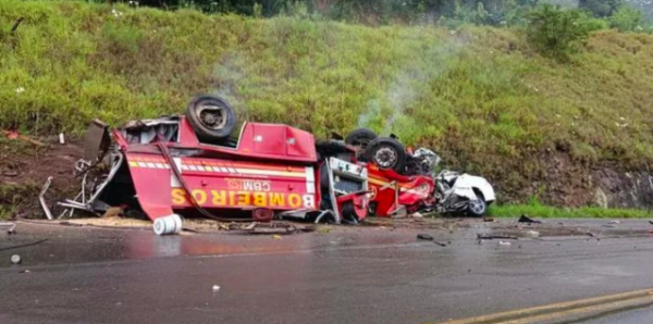 Colisão entre viatura dos bombeiros e carro deixa cinco mortos no RS