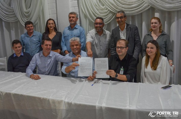 UNETRI e FETRANCESC assinam convênio para curso de MBA em Transporte Rodoviário de Cargas