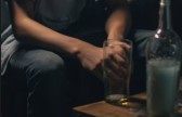 Adolescente relata ter recebido bebida alcoólica de jovem de 18 anos
