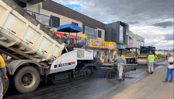 Início da nova camada asfáltica na rua Sete de Setembro