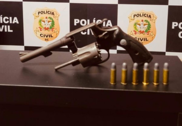 Homem é preso por posse irregular de arma de fogo