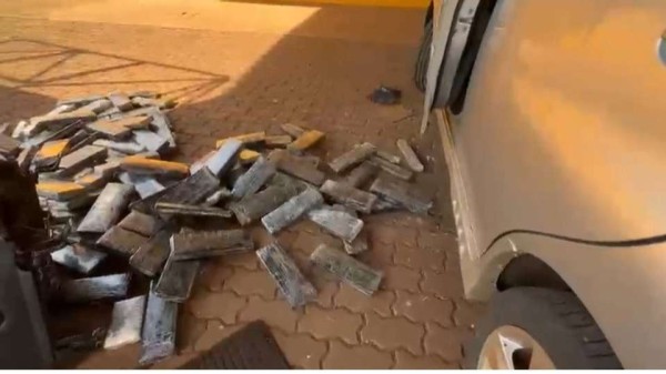 Polícia Federal encontra tabletes de maconha em lataria de Van vinda do Paraguai