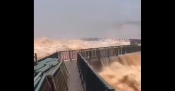 Vazão das Cataratas do Iguaçu causa inundações no Paraguai