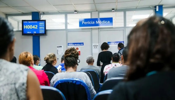 INSS cria comitê para reduzir fila de 2,8 milhões de pedidos