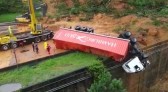 Resgates na BR-376 entram no 4º dia; 11 veículos já foram retirados