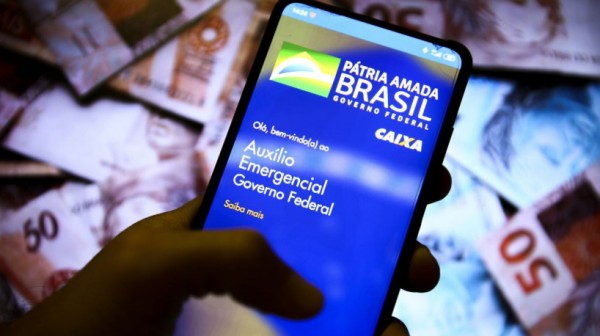 Bolsonaro diz que definirá nesta semana extensão do auxílio emergencial