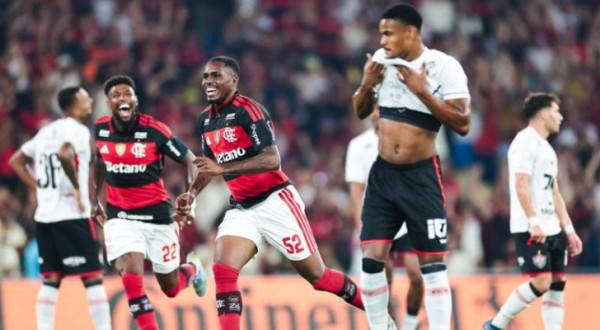 Flamengo vence o Vitória e abre vantagem na Copa do Brasil