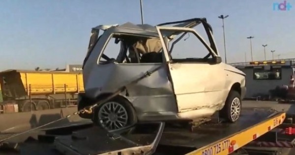 Fiat Uno vira uma 'bola' e condutor morre após ser atropelado em SC