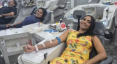 Mulher troca presentes de aniversário por doações de sangue e mobiliza 60 pessoas