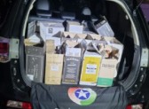 Veículos com 229 garrafas de bebidas são apreendidos por descaminho