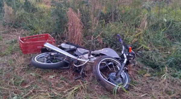 Motociclista tem ferimentos graves após queda na BR-282