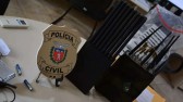 Armas, bloqueadores de sinal e maconha são apreendidas