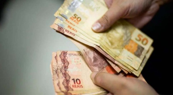 Caixa paga novo Bolsa Família a beneficiários com NIS de final 2
