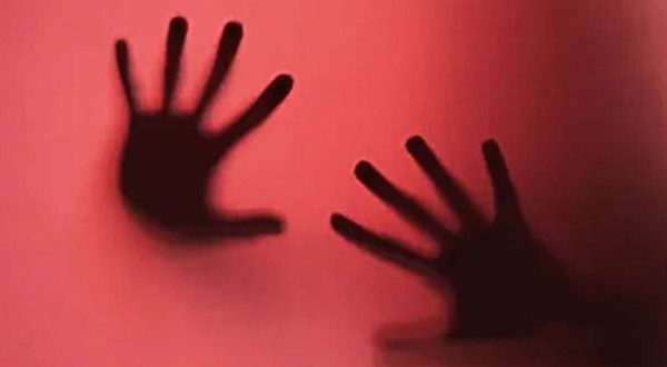 Adolescente pede socorro pela janela e denuncia cárcere privado em Caibi