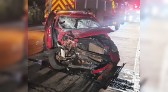 Idoso fica ferido em colisão envolvendo carro e carreta