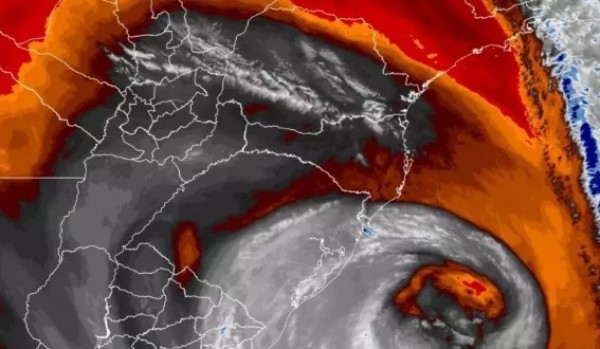Agosto terá ‘bombardeio’ de fenômenos climáticos em SC, com imprevisibilidade e chuva volumosa