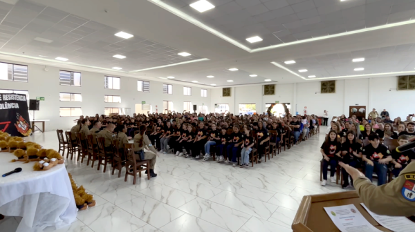 Formatura do PROERD reforça laços entre escola, polícia e famílias
