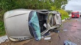 Capotamento de veículo na BR 282