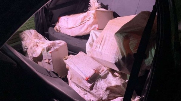 Carga pesada de droga interceptada: 211 kg de maconha apreendidos na BR-467