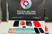 Denúncia revela cocaína escondida dentro de bancos de veículo em SC