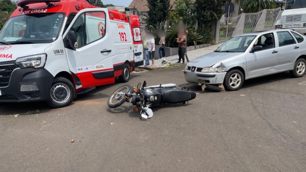Colisão entre carro e motocicleta deixa mulher ferida na Av. Estudante Valci Libardoni