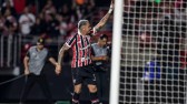 São Paulo vence O’Higgins e assume controle no grupo da Sul-Americana