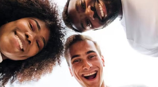 Brasil sobe no ranking mundial da felicidade