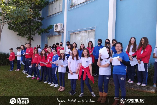 Alunos do Colégio Tia Jô realizam homenagem as Mães