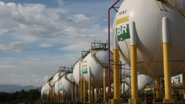 Petrobras reduz em 14% preço do gás natural para distribuidoras