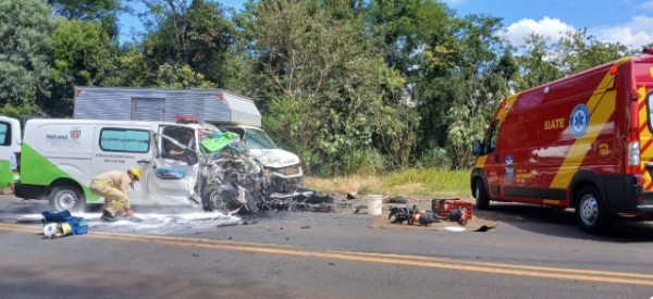Grave acidente envolvendo ambulância e caminhão deixa cinco feridos na PR-483