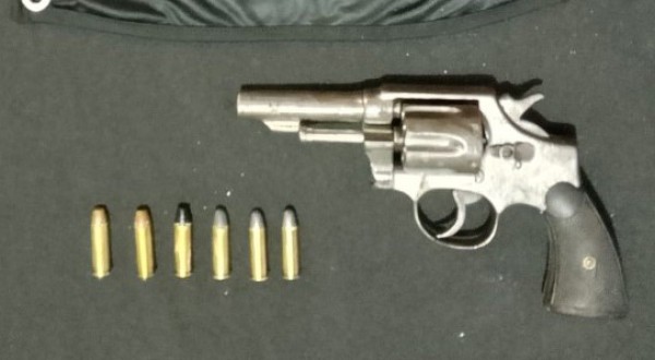 Polícia Militar prende homem por porte ilegal de arma de fogo