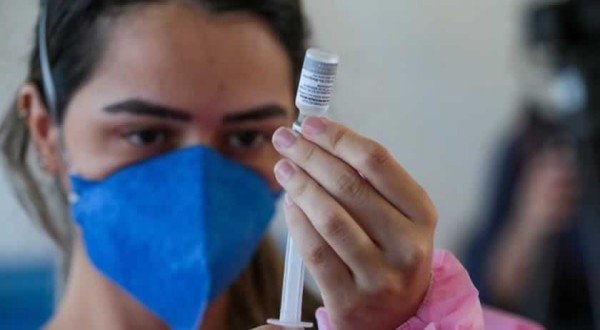Países usam vacinas diferentes na segunda dose contra a Covid-19