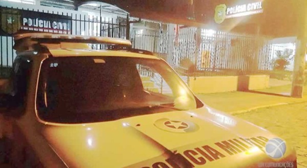Homem vai preso por porte ilegal de arma de uso permitido e porte ilegal de acessório de uso restrito