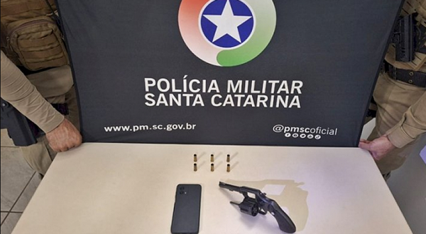 Mulher aciona botão do pânico ao ser vítima de tentativa de feminicídio em Chapecó