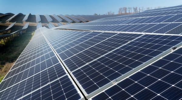 Projeto de lei prevê acesso a energia solar para 17 milhões de famílias de baixa renda