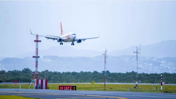 Dobra o número de passageiros internacionais nos aeroportos de SC