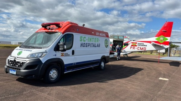 Serviço de transporte inter-hospitalar completa um ano e apoia voo aeromédico