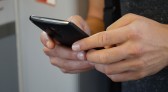 Homem cai em golpe de oferta de emprego via aplicativos de celular