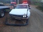 Adolescente pega carro escondido dos pais e acaba causando acidente