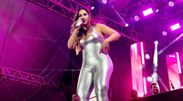 Simone Mendes leva o público ao delírio na 7° noite da Expobel