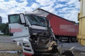 Caminhoneira fica ferida em acidente na BR-282