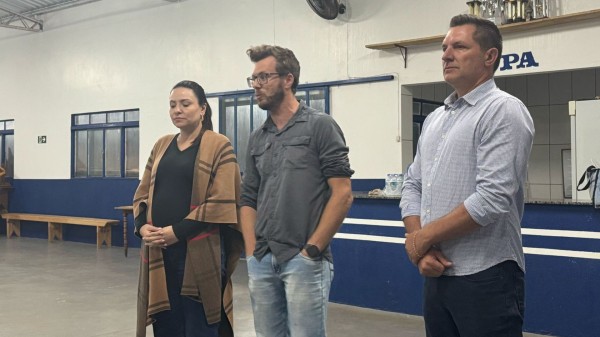 Prefeita Bianca e vereador Claudimiro Pavan anunciam R$ 500 mil para o campo da Maria Preta e distribuidor de calcário