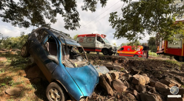 Saída de pista mobiliza Bombeiros e SAMU no interior