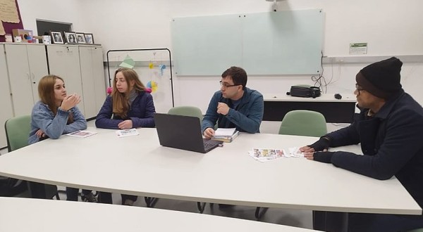 Projeto "Um Professor Lê" da UFFS incentiva a leitura com a produção de podcasts