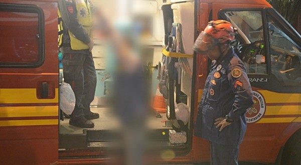 Homem que tentava contra a própria vida é contido por jovens no centro