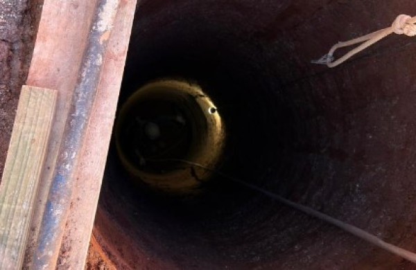 Trabalhador da construção civil é resgatado de fosso e sofre fraturas graves