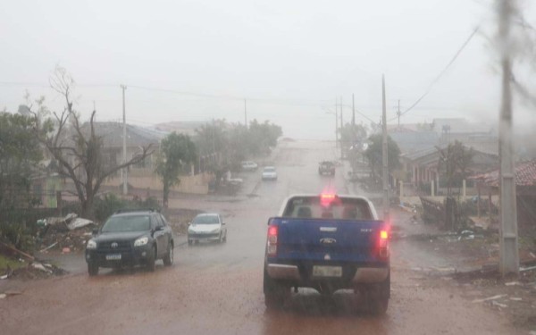 Simepar alerta para temporais no Paraná a partir de domingo com chegada de nova frente fria
